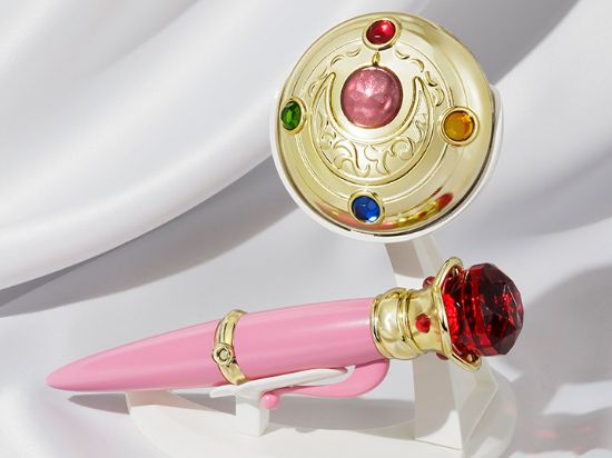 Imagen de Sailor Moon Proplica Transformation Brooch & Disguise Pen Set